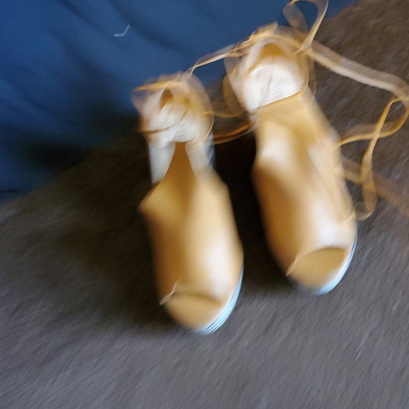 Heels - Picture 3 of 4